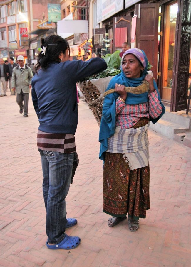 陽が落ちた頃、ここでギャルツェンの愛妻と合流・・・左ね。