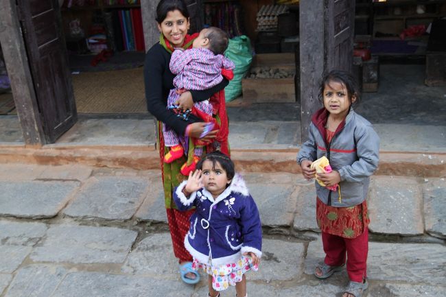 2時間近くそんな目に逢ったが、その間お母さんはニコリともせずに私を見据える・・・なんで？<br /><br />バスから降りた後、私に向かって微笑んでくれたから救われた。