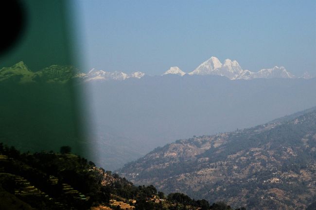 ボロバスだけど、歩くのと比べたら何倍も早い。1時間もするとランタンの山々は遥か彼方に。