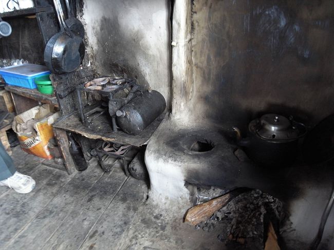 デリシャスフードを作るキッチン。<br />メニューは豊富でなんでも作ってくれるが、日本人がイメージしている料理が出ることは限らない。