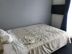 「ホテルライジングサン宮古島」に二泊です。

息子の部屋（セミダブル）しか写真をとりませんでしたが、とてもよいホテルでした。（クチコミ書きました。）