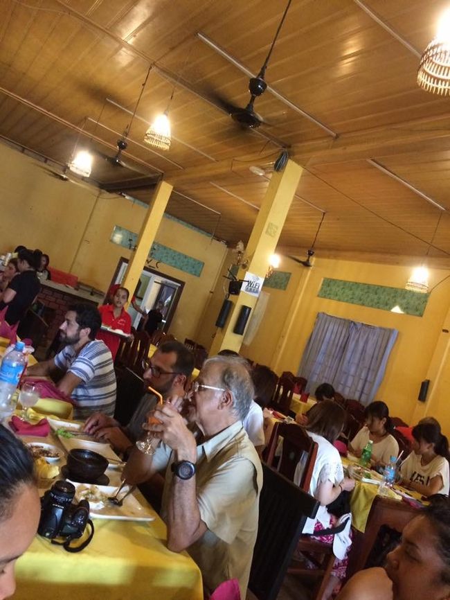 ほとんどが非英語圏出身でアジア人も多いバスのメンバー<br />滅多に旅先で遭遇しないサウジ人