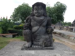 プラオサン寺院。守護神クベラの像。