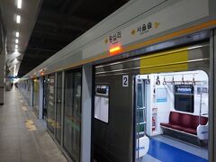 　ソウル市南部の市外の路線だったことから、メトロではなくKORAILの運行だった盆唐線。ソウル市側への延伸が続き、いつの間にか漢江を超え、江北まで進出してきました。
　事実上、ソウル市内の地下鉄ネットワークの一員になっており、韓国語が分からない外国人には分かりにくい面も。通称だけでも10号線にすれば？と思います。
