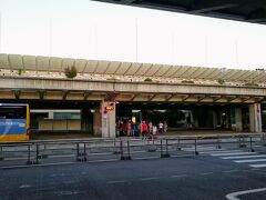 Nice,France

Nice Cote d'Azur Airport
ニース・コート・ダジュール空港

アムステルダムを30分遅れてフライト
30分遅れてニース到着

19:30　まだ空は明るい
人はまばらでとても空いている
ヨーロッパは9月までサマータイム