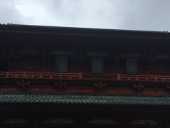 そんな事はどうでもよくて、門の外側へ出ると、デカデカと緑で書かれた「高野山」の文字。緑っていうのが珍しいですね。