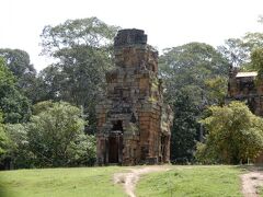 綱渡りの塔といわれるプラサット・スゥル・プラット。