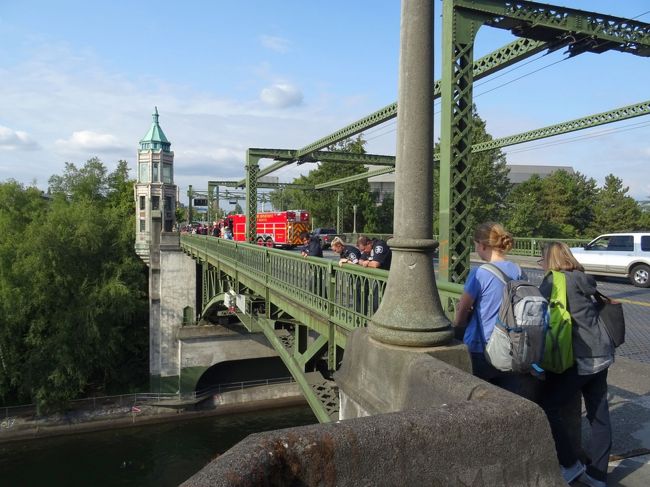 モントレイクブリッジ．