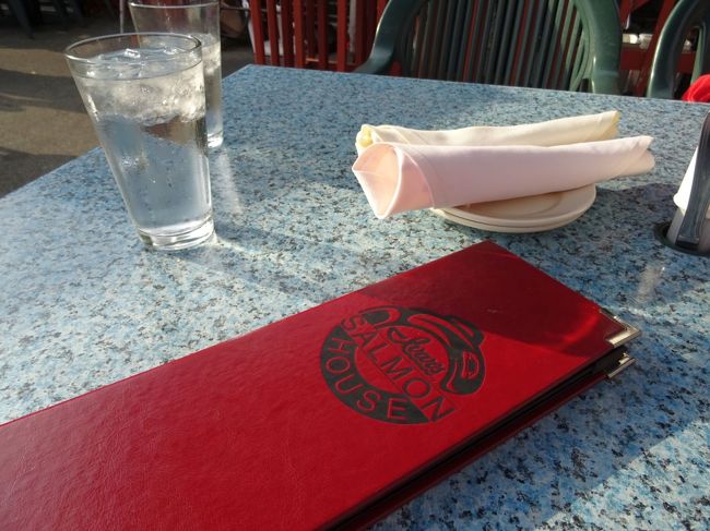 食事はIver's Salmon House．かなり昔に夫婦で来た思い出の場所．