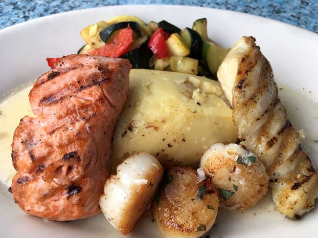 シーフードのグリル．美味だがお高い．