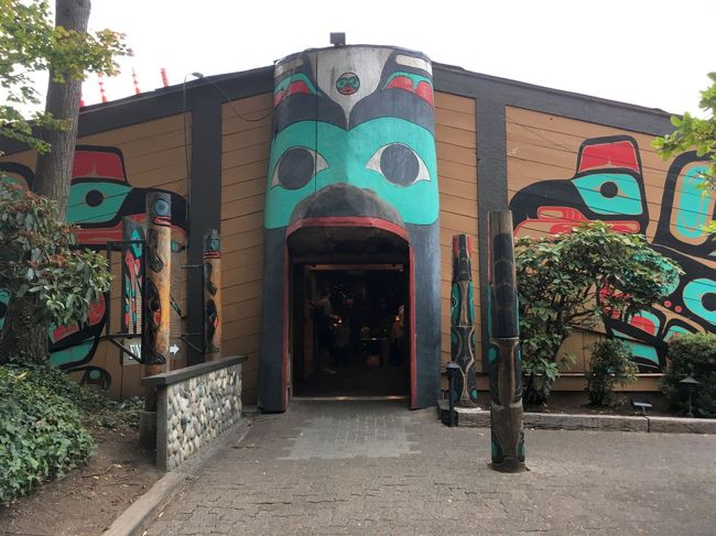 Iver's Salmon Houseの入り口．うーん微妙な雰囲気．