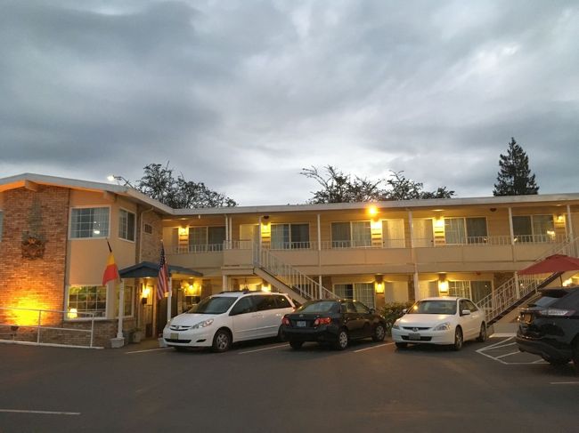 夕暮れ前にモーテルに戻ってきた．お安いが感じは悪くない．