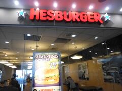 バスに乗る前に昼食。バスターミナルのビルに入っていたHESBURGERに入りました。
HESBURGERはフィンランドが本店のハンバーガーチェーン店。