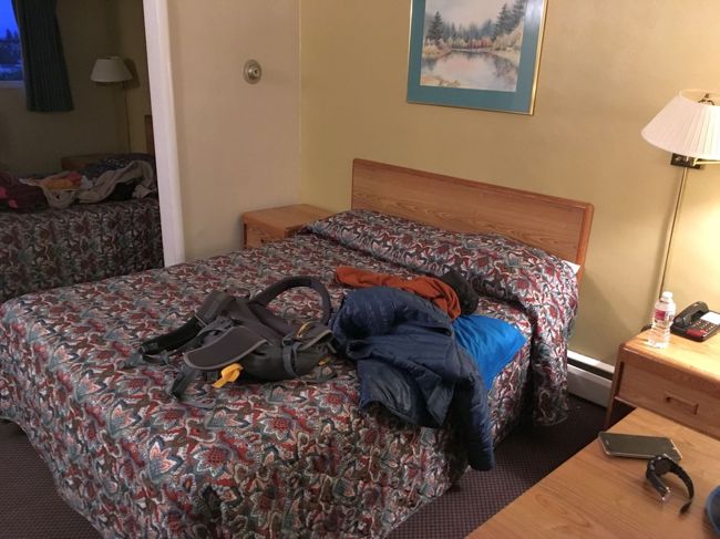 明日の帰国に向けて荷物をしっかりとまとめる．そして疲れて，おやすみなさい．