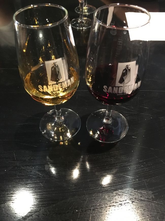 ポートワインは酒精強化ワイン。アルコール度高くて飲み干せず・・。