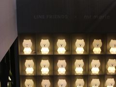 明洞にできたLINEキャラクターのショップへ。
写真撮るだけ（笑）