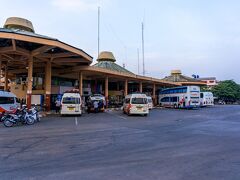 カンボジア・タイ旅行２２日目。
本日はスコータイへの移動日！！

いつもの時間に起床して、色々と準備をした後、朝８時にホテルをチェックアウトしてソンテウに乗りバスターミナルへ移動。

８時４５分発のバスに乗り約６時間後にスコータイに到着。