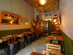 おはようございまーす。
この日は朝から外へソトアサしに出掛けました。
高級フレンチ「Locavore」のカジュアル版、「Locavore to go」