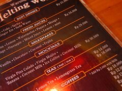 それから帰って、お部屋でマッサージを受けてから、夕食へお出掛け。
この日はお出掛けざんまい。