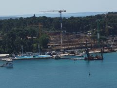 ACIマリーナ方面
クレーンが何本か見えましたが、Hotel Park が改築中のようです。

New Luxury Hotel in Rovinj - Opening in 2018 (ex Hotel Park)