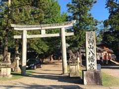 法華堂の正面ところにあります。東大寺の守護といわれる八幡様。菅原道真が百人一首の「「このたびはぬさもとりあへず手向山もみぢの錦神のまにまに」を詠んだ際に腰を掛けた石があったりします。この歌好きだったので、ちょっと感動ｗ