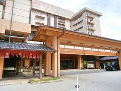 宿へ到着。
思ったより大きく立派なホテル！

荷物を預けて、チェックインまで周辺を散策します。