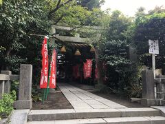 妙本寺から来た道を少し戻り、八雲神社へ。