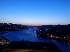 坂道を上りモロ庭園に戻った頃には、すっかり日が暮れていました。