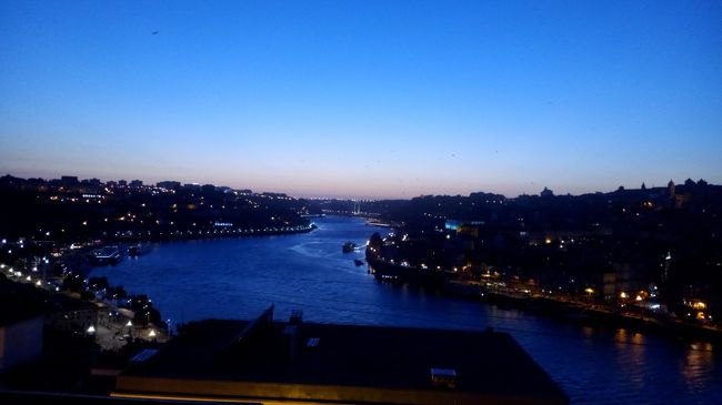 坂道を上りモロ庭園に戻った頃には、すっかり日が暮れていました。