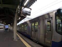 柏崎から30分。直江津に到着。

ここから先は、富山方面(旧北陸本線)、長野方面(旧信越本線)は北陸新幹線開業と同時に悪名高き、並行三セク化されて、えちごトキめき鉄道に移管されてしまい、JRとしての路線はここ直江津駅が新潟県では最西端となりました。

よって新潟県最西端の直江津から折り返します。