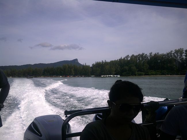 午前9時、いざ出航！<br />なんといい天気なのでしょう。<br />