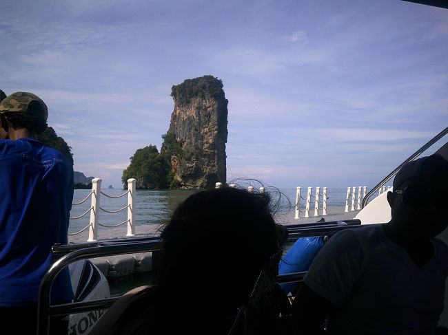 9:22AM、いい感じの岩が見えてきます。