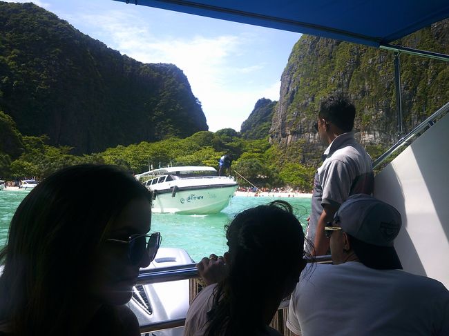 10:15AM、おお～、あれがかの有名なマヤベイだ！！ってあれっ？