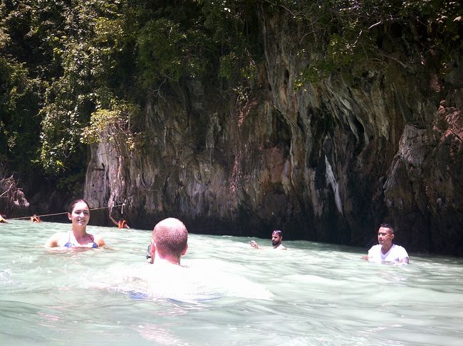 思い思いに楽しむ参加者たち。