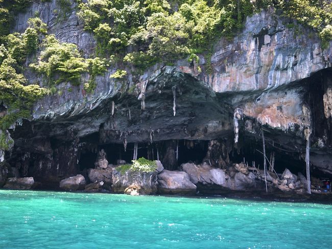 はいここもお決まりのバイキングケイブ～。<br />ツバメの巣が穫れるとかなんとか。