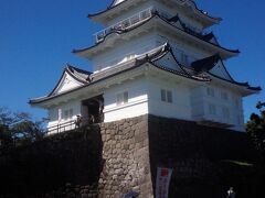 小田原駅で一度途中下車して小田原城へ。
良い天気です！