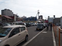 ２日目です、函館市内に何か所か有る市場の中で来たのは、函館朝市です
少し興味が有るものだけを購入しました。