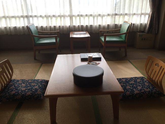 部屋は8畳和室禁煙．<br />他に10畳の部屋もあるが空きは無かった．
