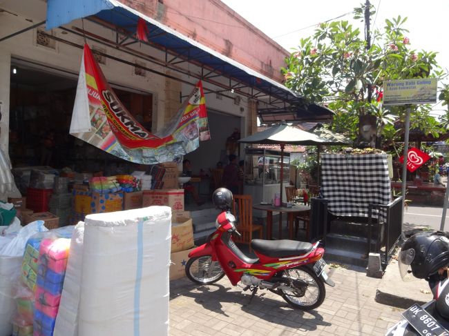 昼ごはんは、<br /><br />ローカルなお店で