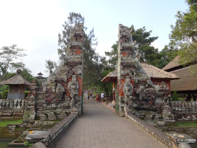 『　タマン・アユン寺院　』