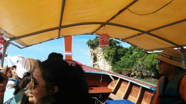 ボートもソンテウ(２列)だ。まず向かうのはタップ島。