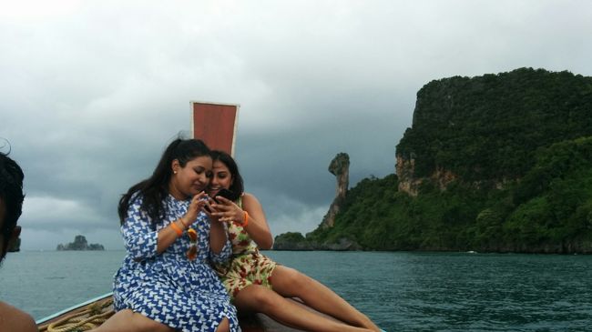 鶏の頭の形をしたカイ島(チキンアイランド)では、しばし撮影の為に停船。