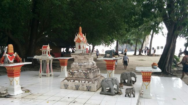 こんなところでも土地神様を祭っている。