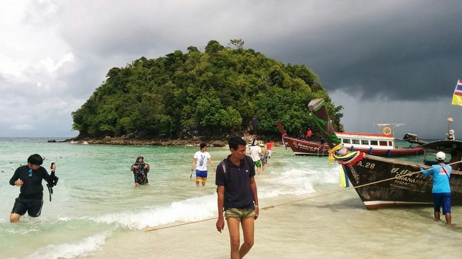 潮が満ちて最後の砂洲も水没する。