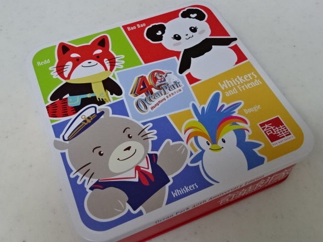 会社へのばら撒き土産。奇華餅屋のパンダクッキーです。