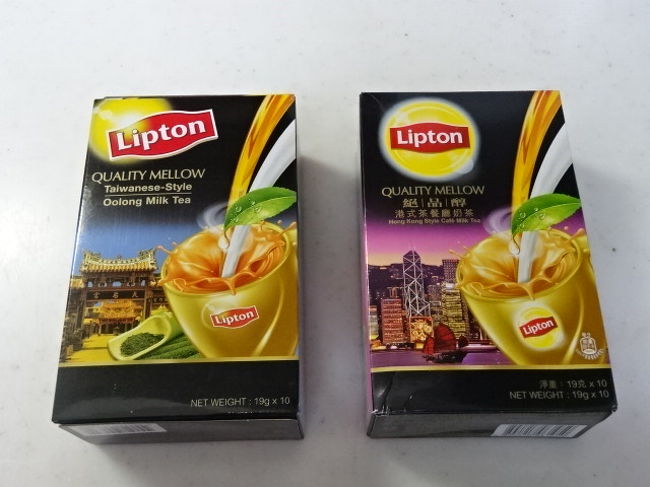 こちらは、尖東駅近くのウエルカムスーパーで購入。<br />ＨＫスタイルミルクティー２１.９０ＨＫＤ。<br />ウーロンミルクティー２８.９０ＨＫＤ。<br />アイスミルクティーとして作ってマグに入れて、職場で味わっています。