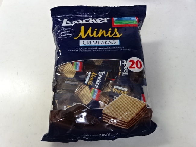 こちらは、義理母のお土産にしたもの。まぁ、日本で売ってますけどね。<br />この大袋はカルディーにあるかも・・なんて思いましたが、田舎の義理母のところでは売っていないだろうと思い購入。<br />小分けになっているので、これを会社でばら撒いてもいいかもですね。<br />尖沙咀のハーバープラザ３階にあるシティースーパーで買いました。