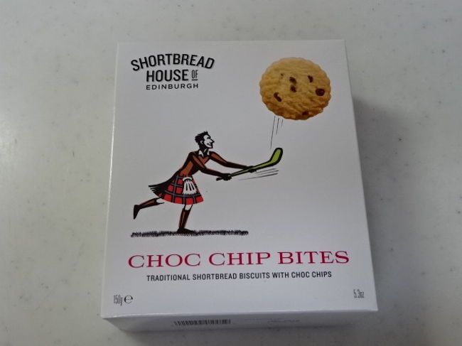 こちらも義理母へのお土産。同じく尖沙咀のハーバープラザにあるシティースーパーで購入。<br />絵柄が「タータンチェック」で、裏書にFromUKと書いてあったので(笑)