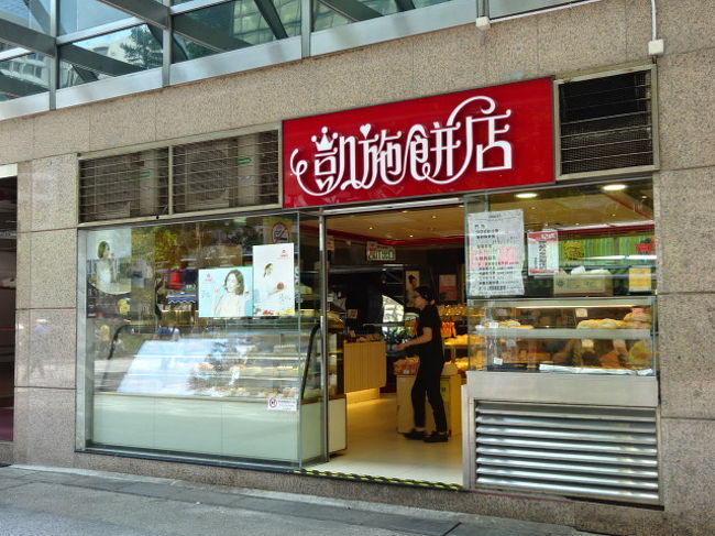 こちらがお店です。入口右側の温かいショーケースに入って売られています。<br />時間は午前１１時ごろです。