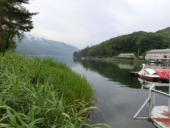 食後、宿周辺を作品鑑賞を兼ねて散歩しました。
木崎湖です